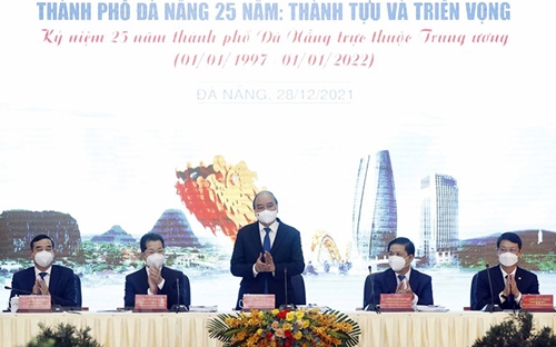 Chủ tịch nước Nguyễn Xuân Phúc dự tọa đàm “Thành phố Đà Nẵng 25 năm: Thành tựu và triển vọng”